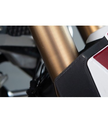 SCRTCH SVR FRONT AFRICA TWIN